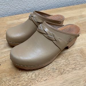 Vintage Tan Braided Leather Wood Clogs Sz6